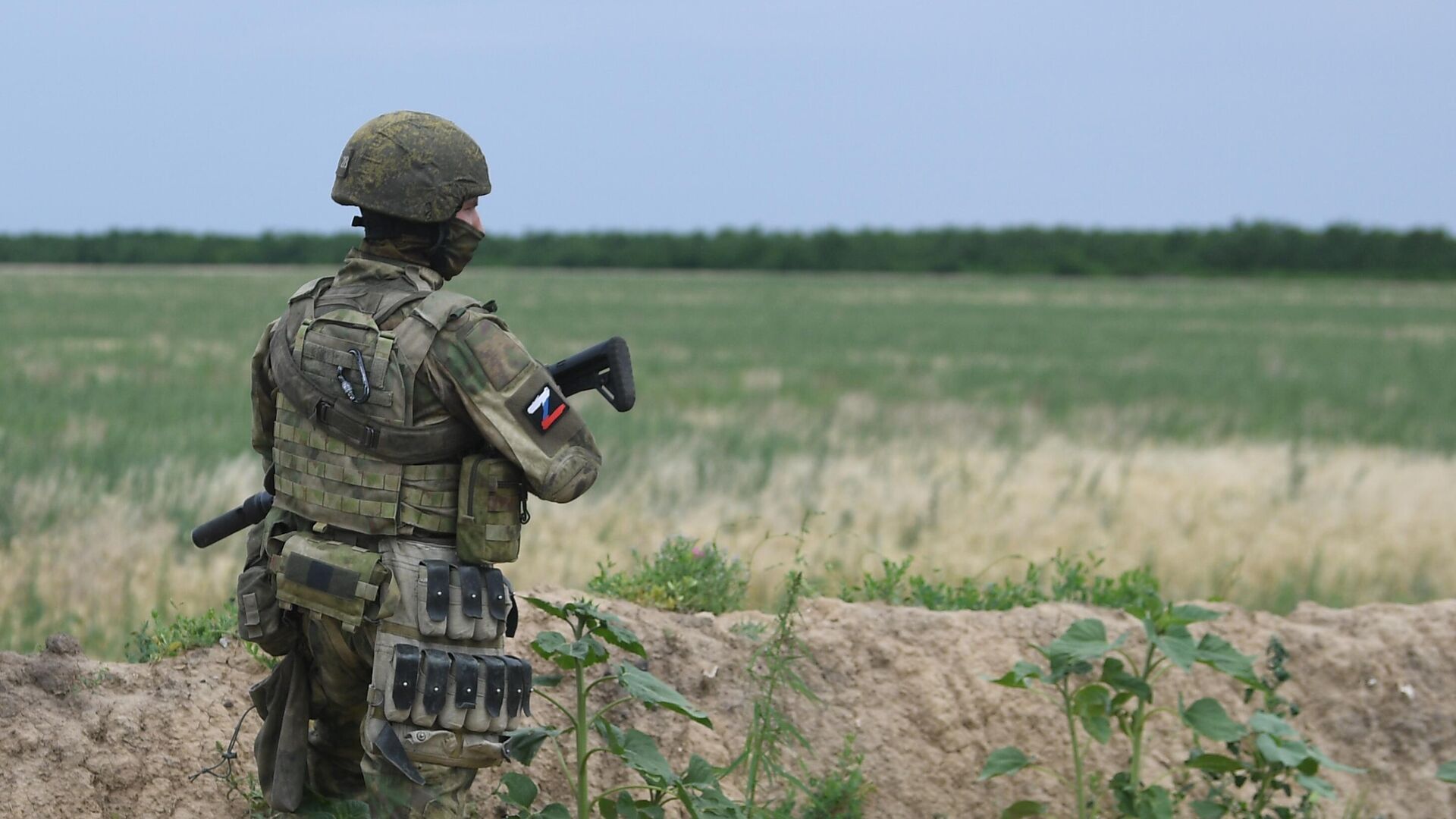Российские военные уничтожили два отделения боевиков "Азова"*